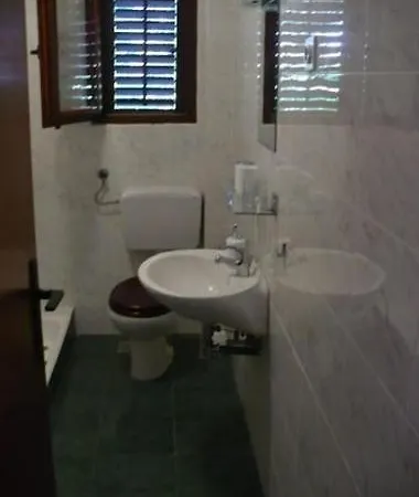 In With Seaview, Balcony, Air Condition, Wifi * Pašman