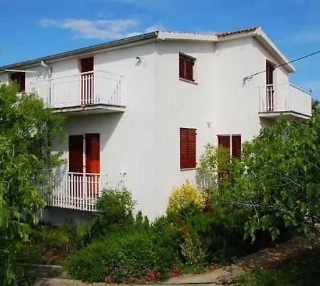 In With Seaview, Balcony, Air Condition, Wifi * Pašman