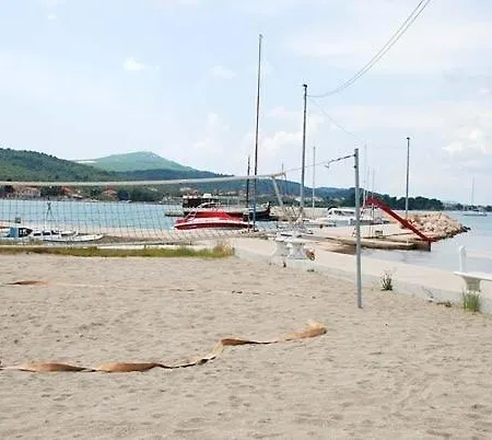 In With Seaview, Balcony, Air Condition, Wifi Pašman