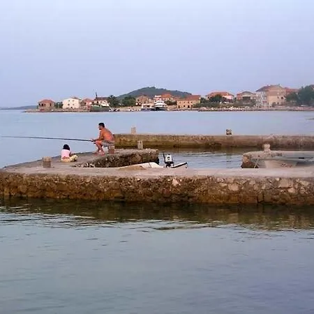 Apartamento In With Seaview, Balcony, Air Condition, Wifi Pašman