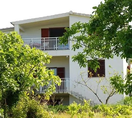 In With Seaview, Balcony, Air Condition, Wifi Pašman